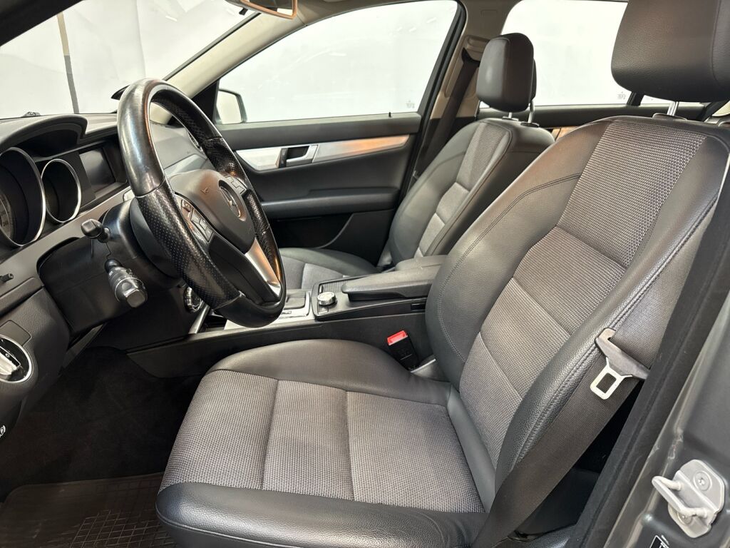 Mercedes-Benz C 2011 Harmaa