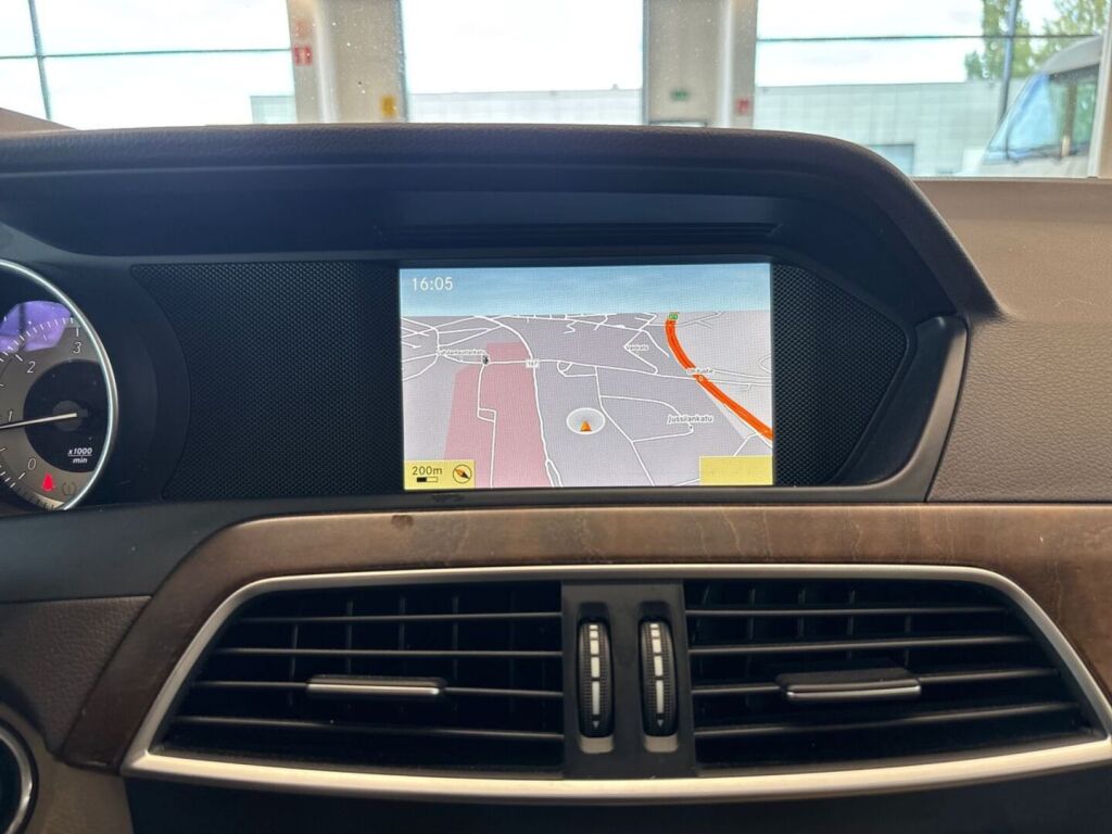 Mercedes-Benz C 2011 Keltainen