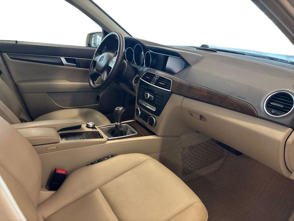 Mercedes-Benz C 2011 Keltainen