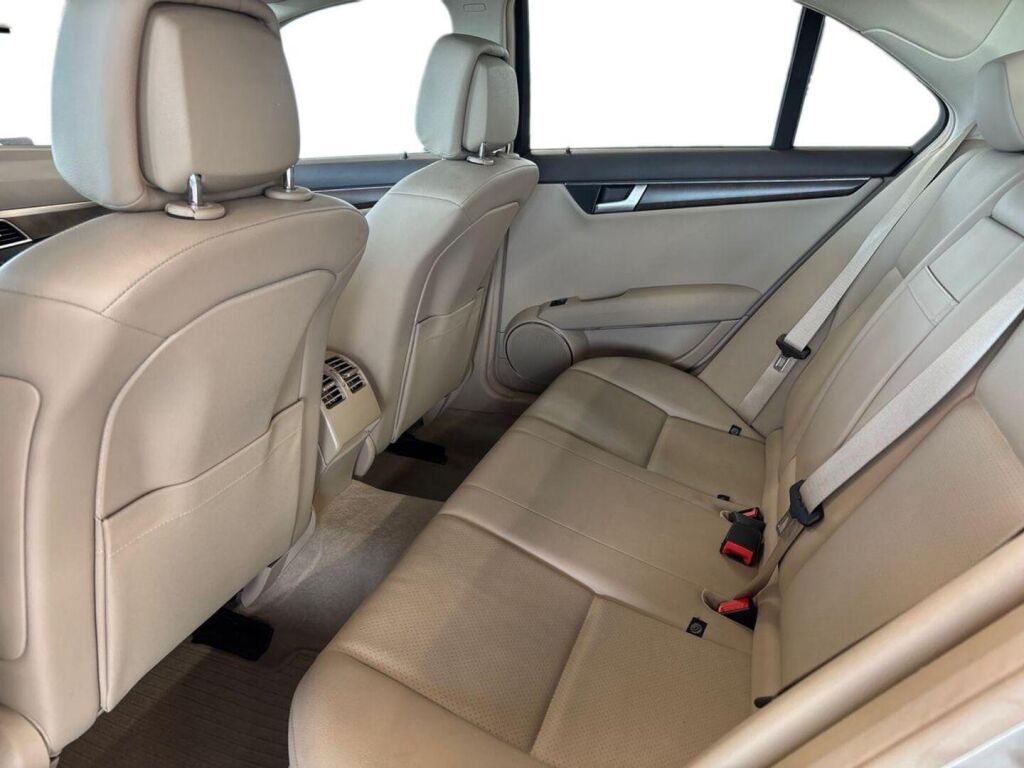 Mercedes-Benz C 2011 Keltainen