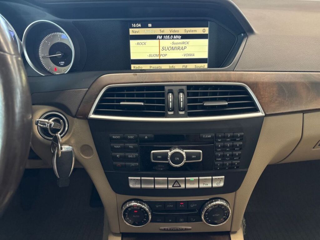 Mercedes-Benz C 2011 Keltainen