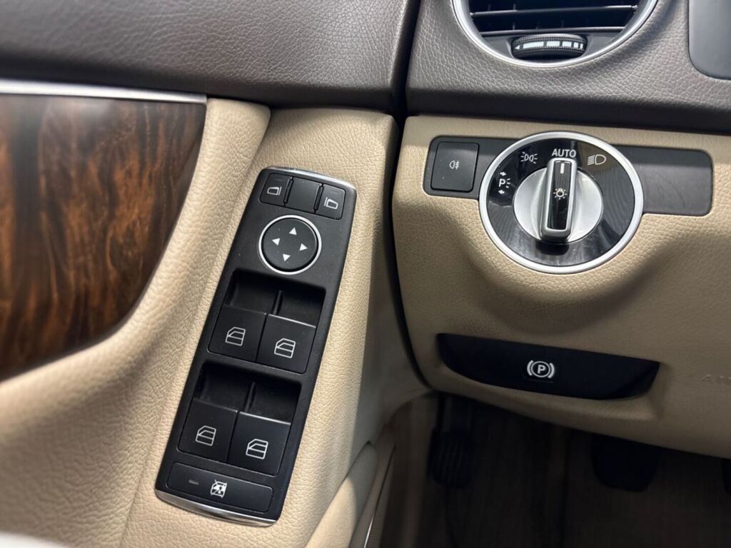 Mercedes-Benz C 2011 Keltainen