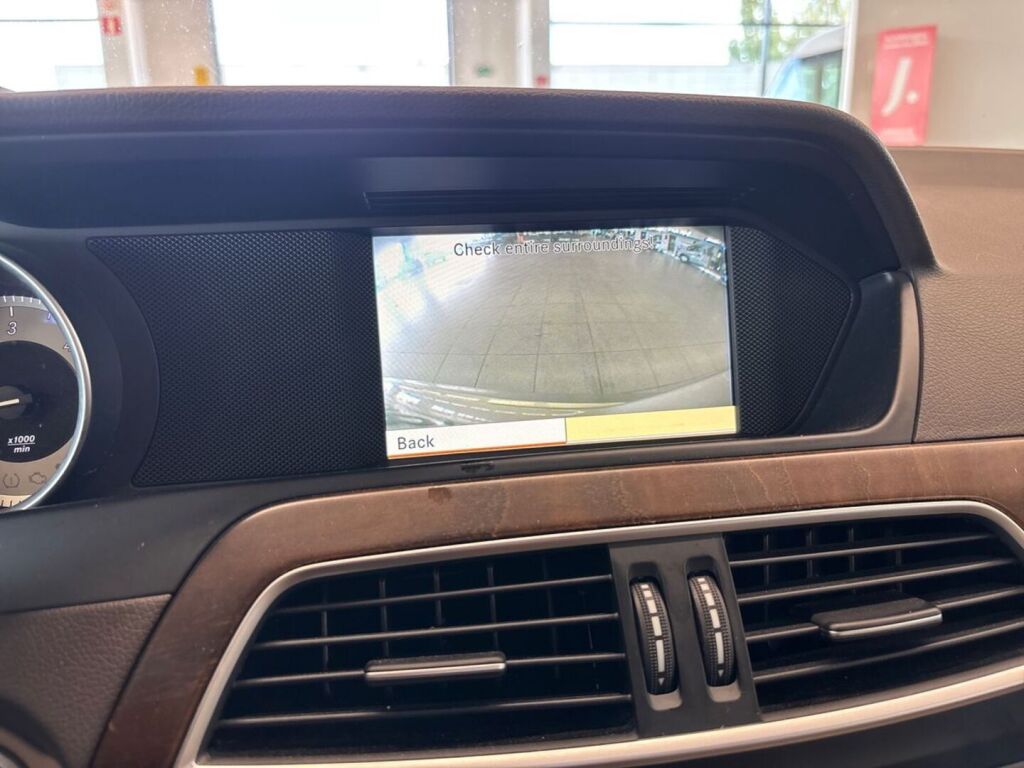 Mercedes-Benz C 2011 Keltainen