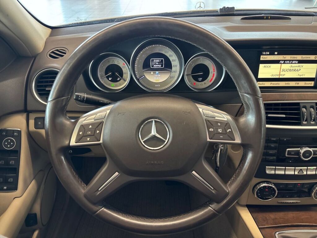 Mercedes-Benz C 2011 Keltainen