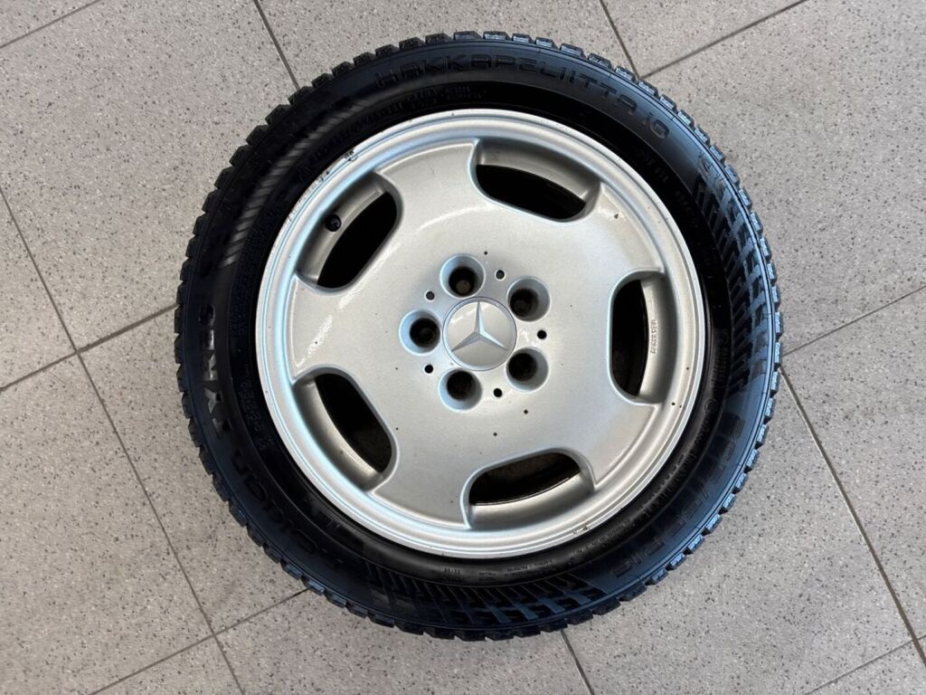 Mercedes-Benz C 2011 Keltainen