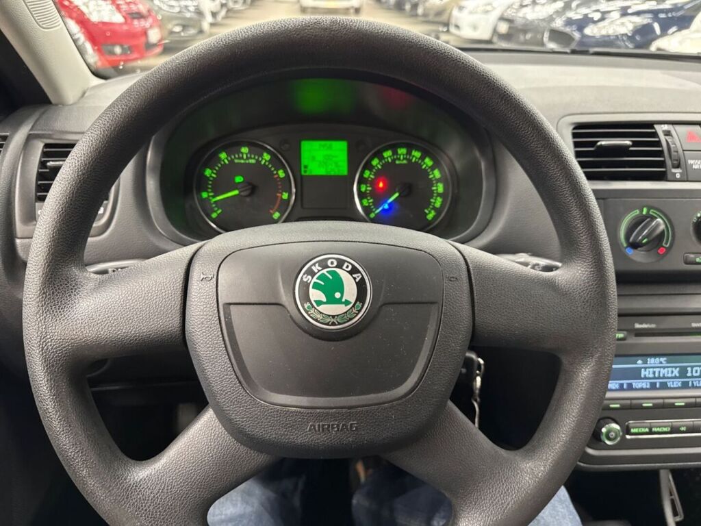 Skoda Fabia 2012 Musta