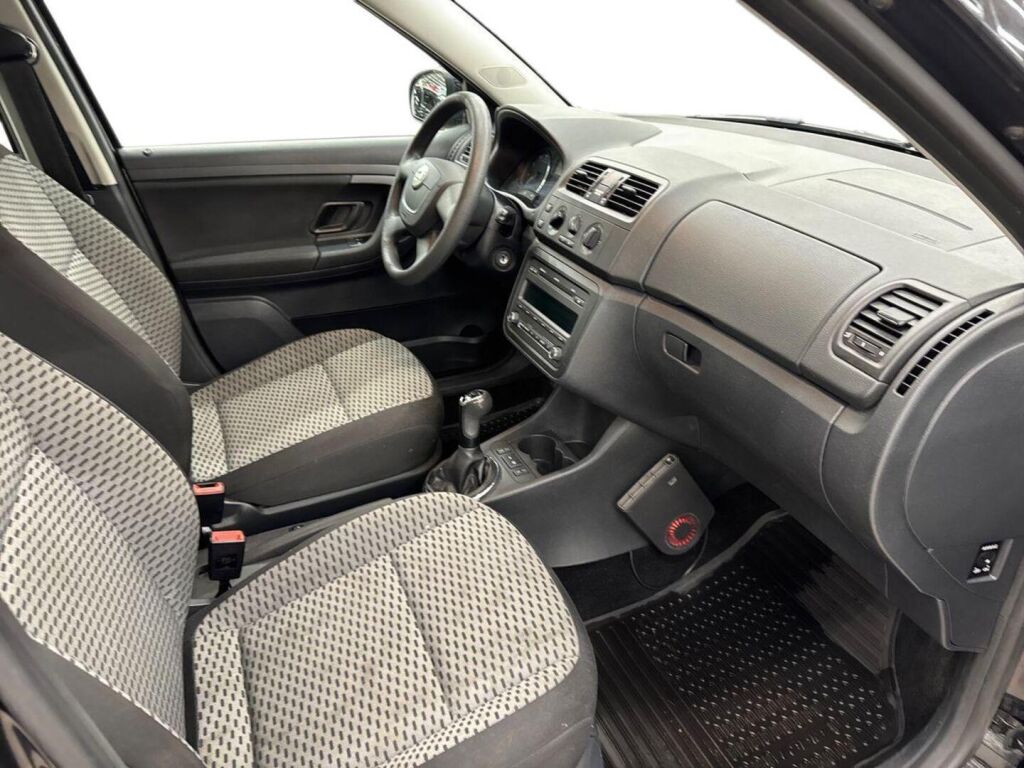 Skoda Fabia 2012 Musta