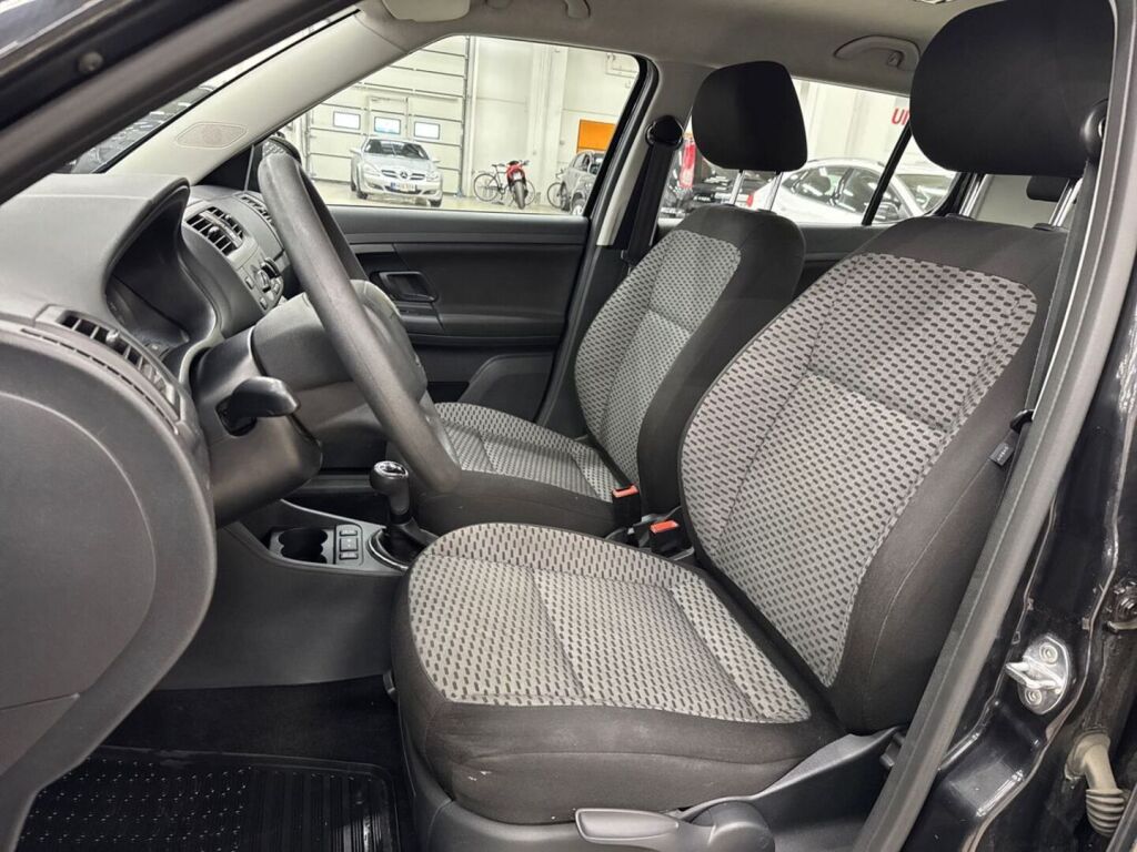 Skoda Fabia 2012 Musta