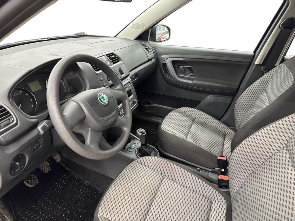 Skoda Fabia 2012 Musta