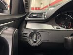Volkswagen Passat 2011 Musta