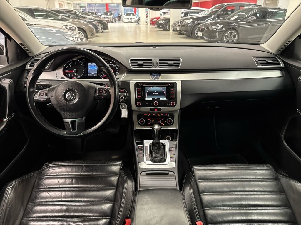 Volkswagen Passat 2011 Musta