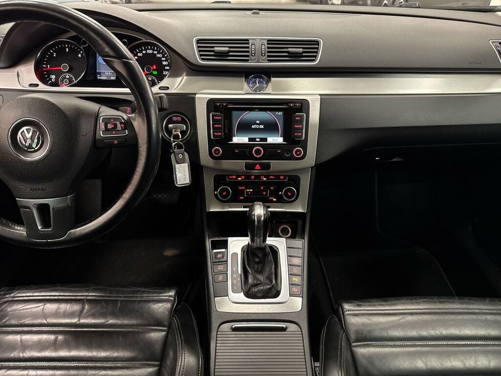 Volkswagen Passat 2011 Musta