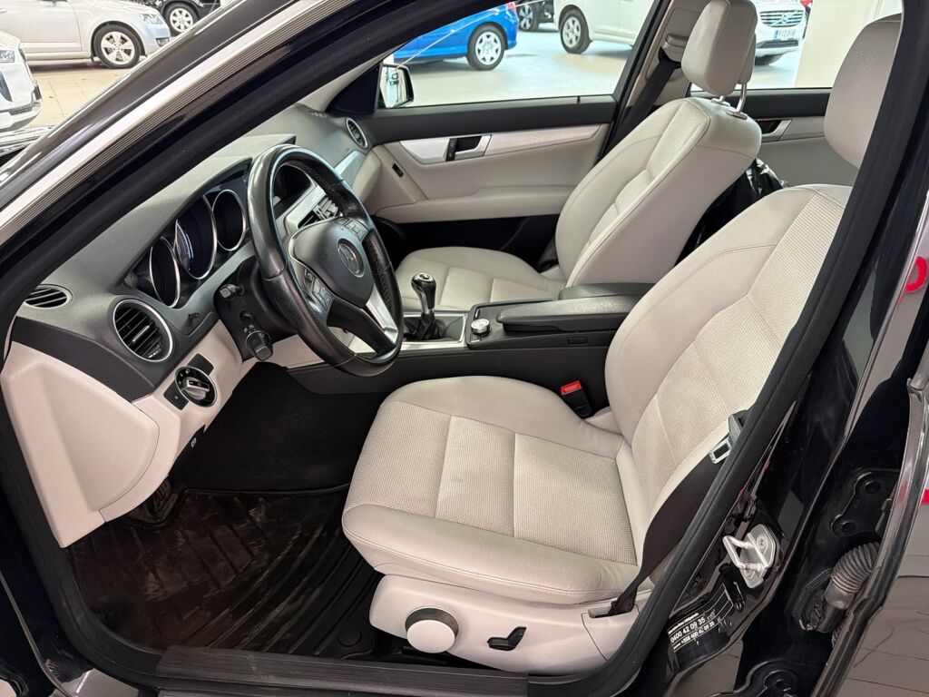 Mercedes-Benz C 2011 Musta