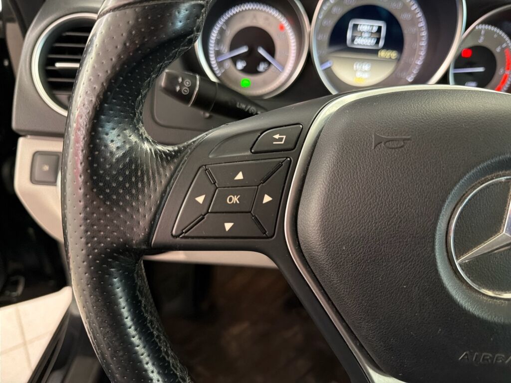 Mercedes-Benz C 2011 Musta