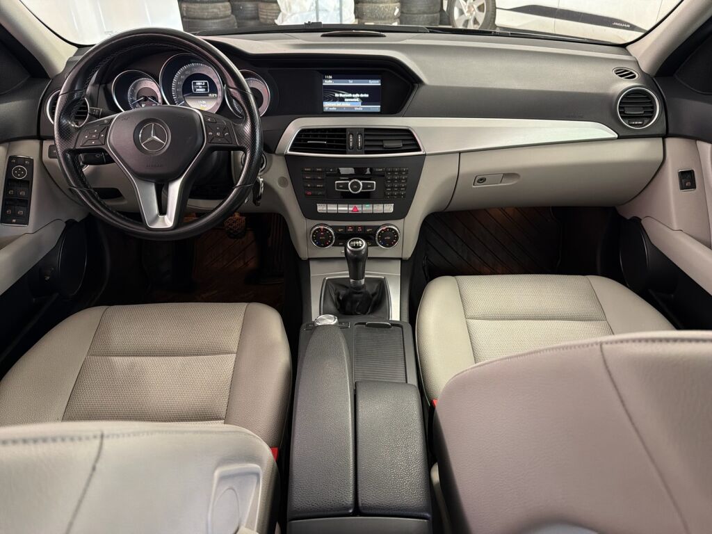 Mercedes-Benz C 2011 Musta