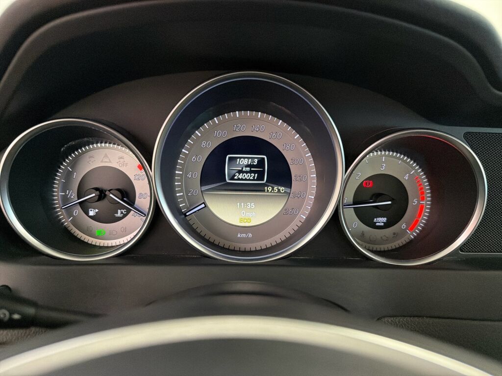 Mercedes-Benz C 2011 Musta