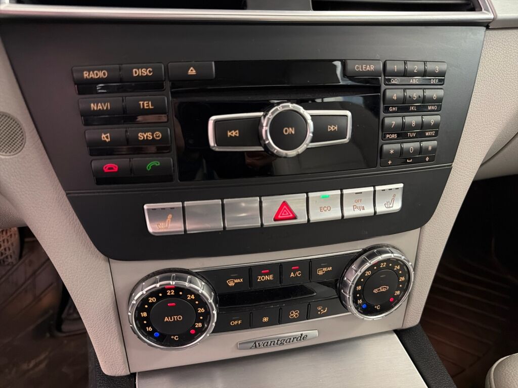 Mercedes-Benz C 2011 Musta