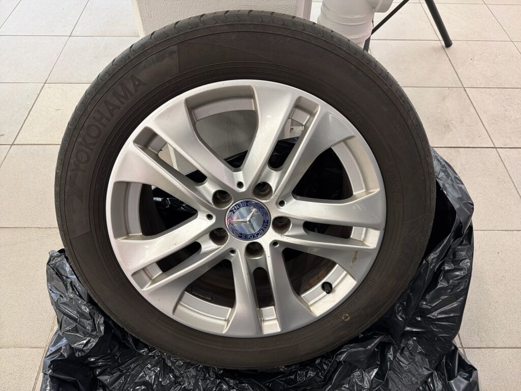 Mercedes-Benz C 2011 Musta