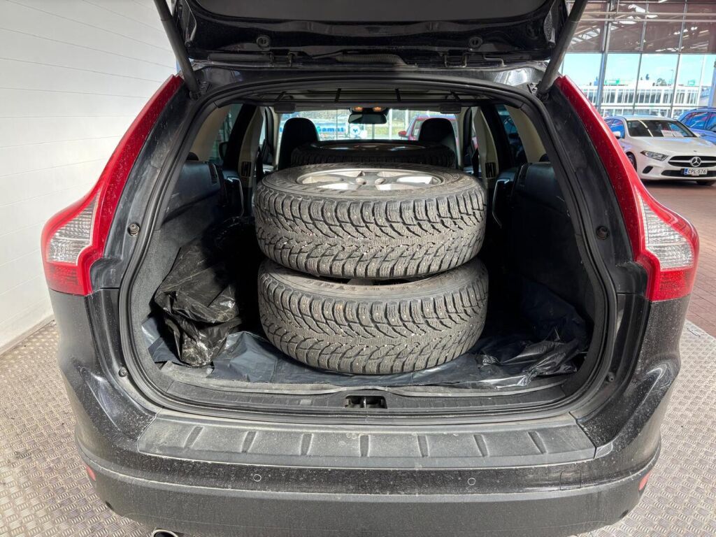 Volvo XC60 2011 Musta