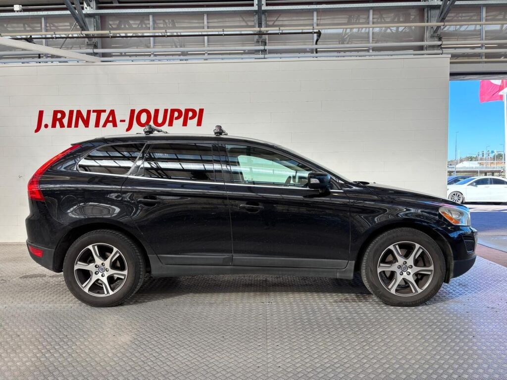 Volvo XC60 2011 Musta
