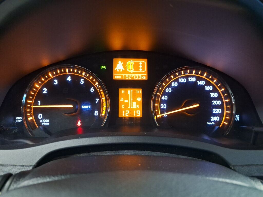 Toyota Avensis 2011 Harmaa