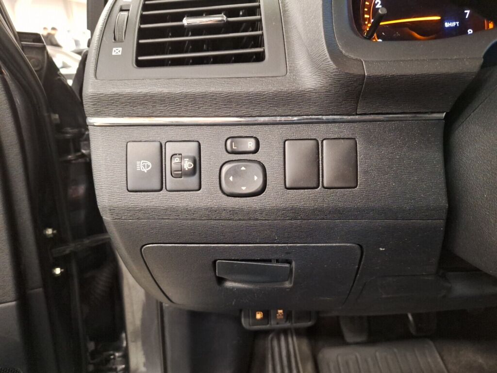 Toyota Avensis 2011 Harmaa