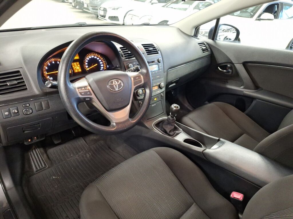 Toyota Avensis 2011 Harmaa