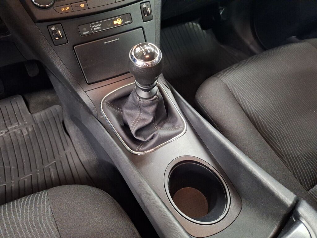 Toyota Avensis 2011 Harmaa