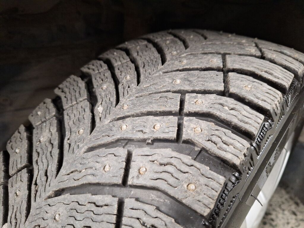 Toyota Avensis 2011 Harmaa