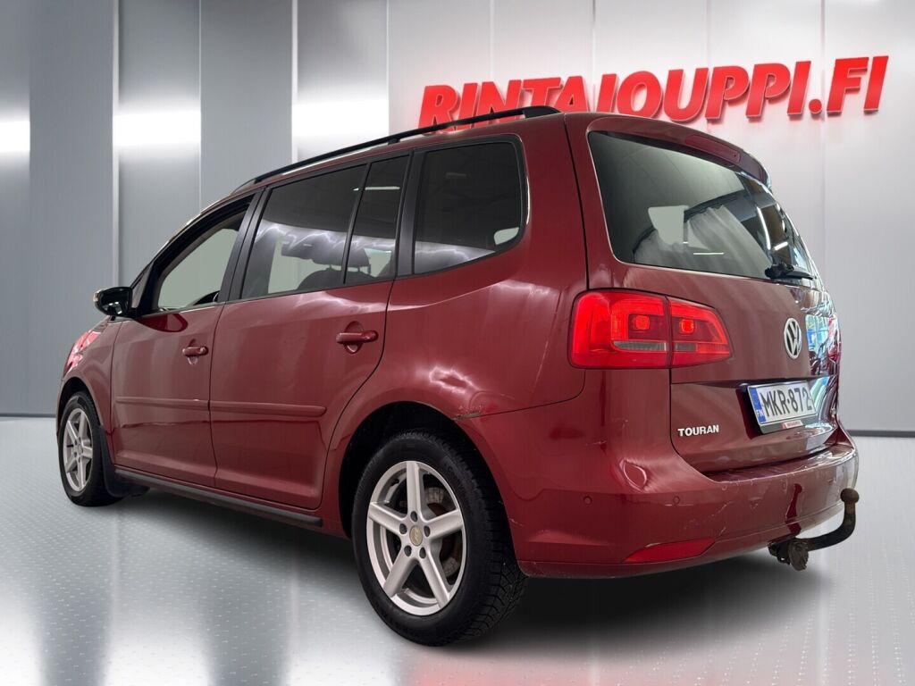 Volkswagen Touran 2011 Punainen