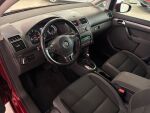 Volkswagen Touran 2011 Punainen