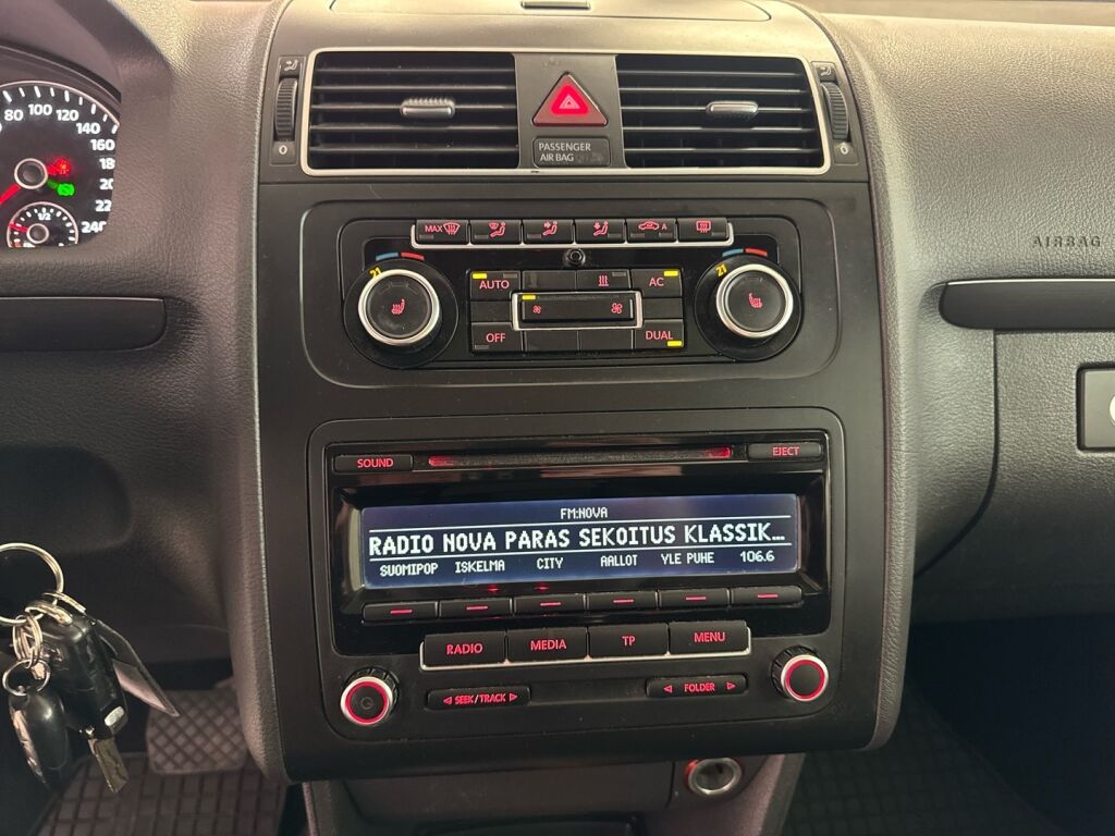 Volkswagen Touran 2011 Punainen