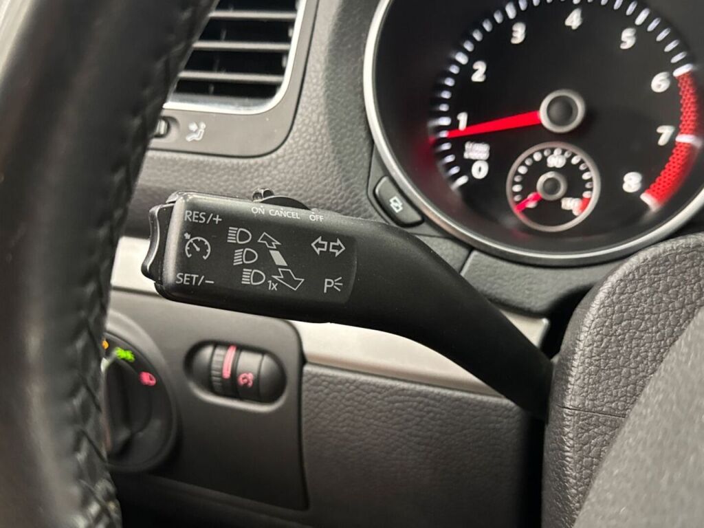 Volkswagen Golf 2011 Valkoinen