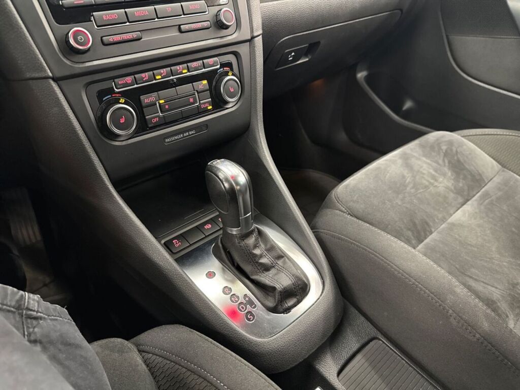 Volkswagen Golf 2011 Valkoinen
