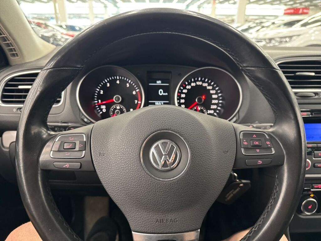 Volkswagen Golf 2011 Valkoinen