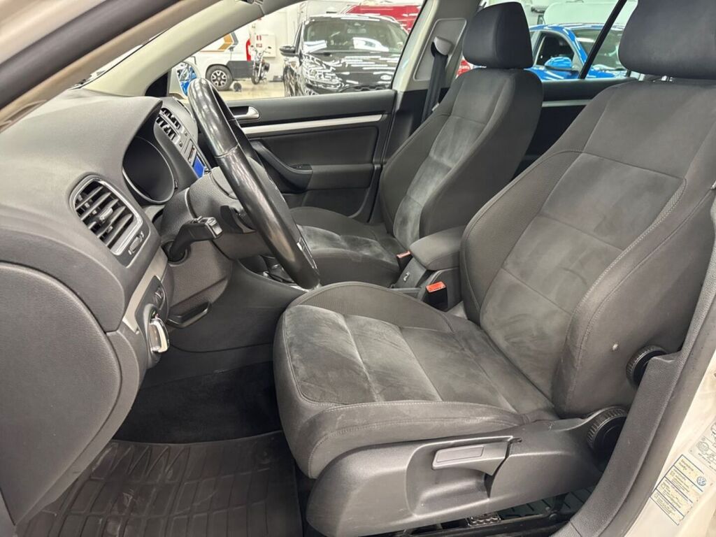 Volkswagen Golf 2011 Valkoinen