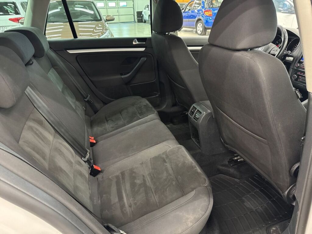 Volkswagen Golf 2011 Valkoinen
