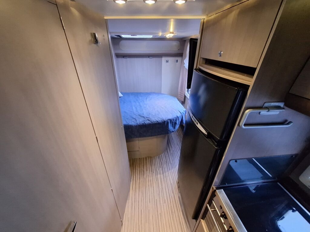 Adria MATRIX SUPREME 677 SC 2012 Valkoinen