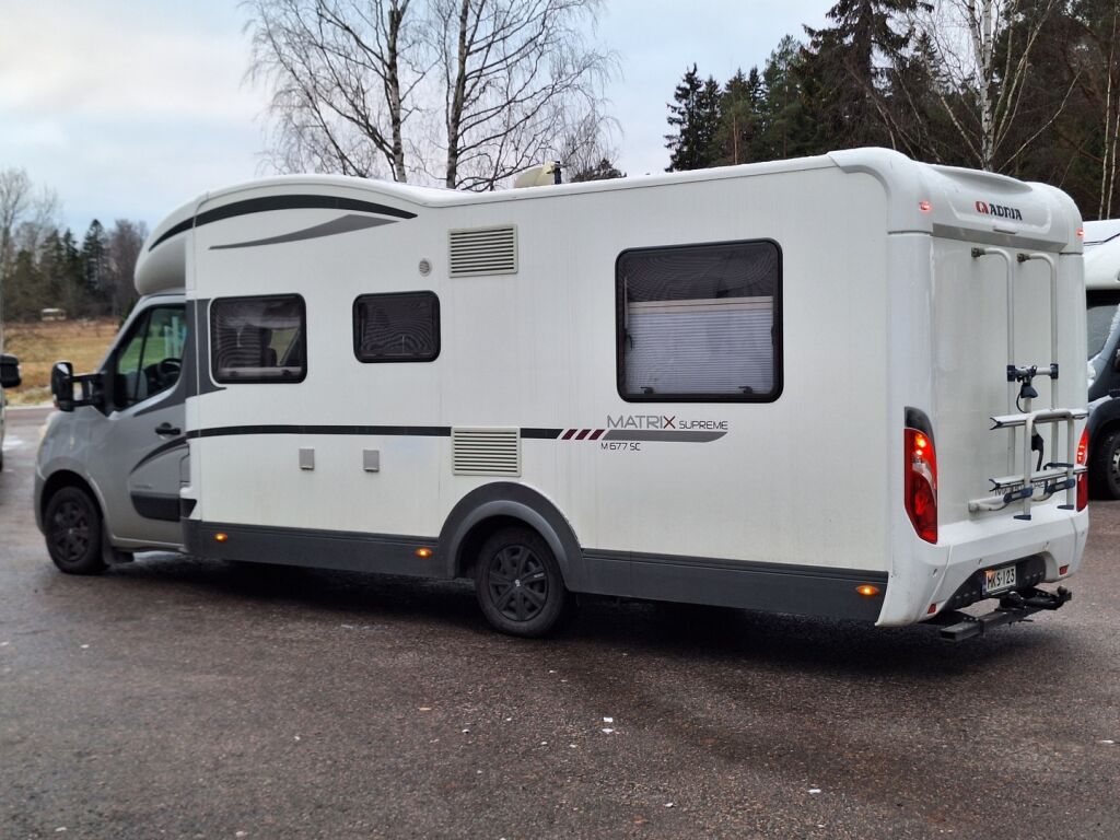 Adria MATRIX SUPREME 677 SC 2012 Valkoinen