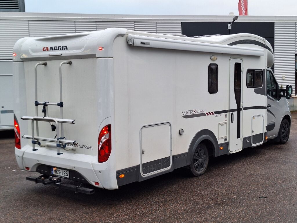 Adria MATRIX SUPREME 677 SC 2012 Valkoinen