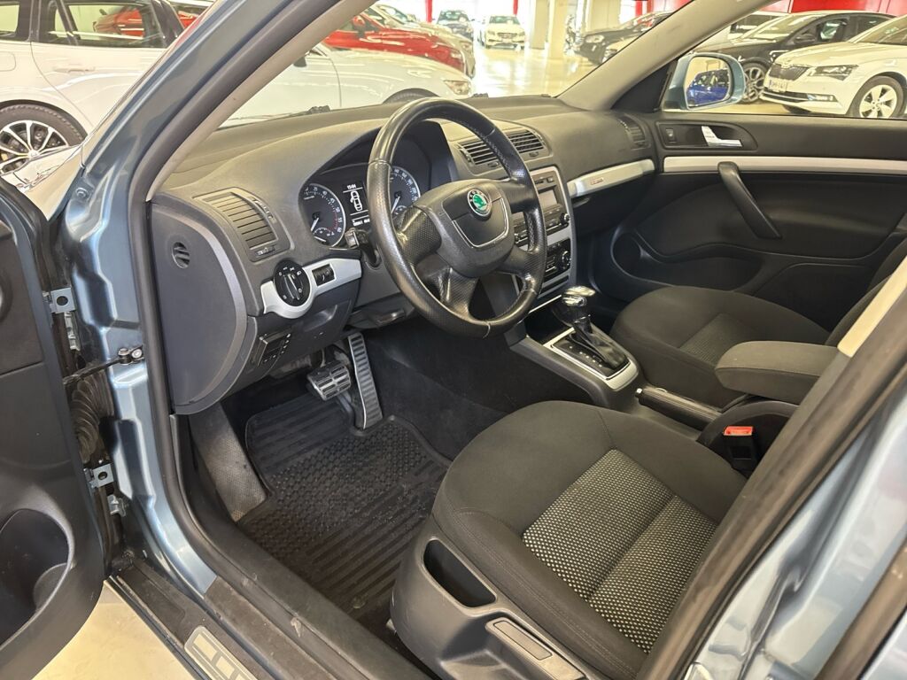 Skoda Octavia 2011 Harmaa