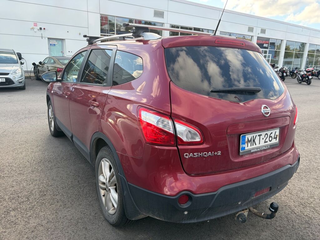 Nissan Qashqai+2 2012 Punainen