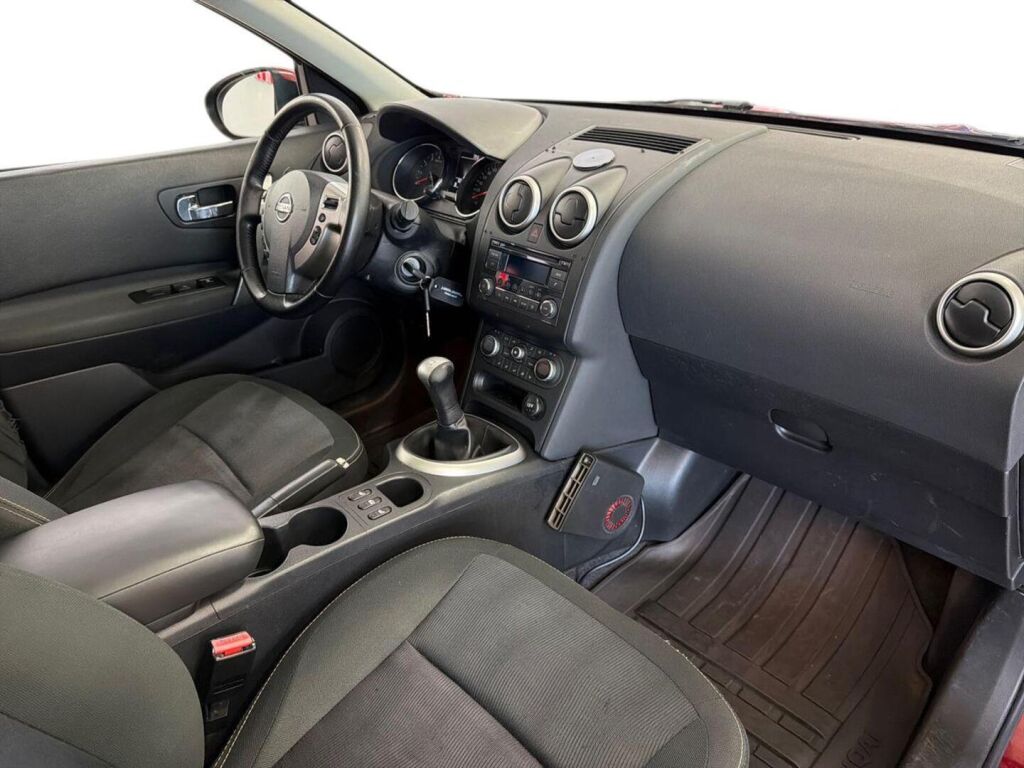 Nissan Qashqai+2 2012 Punainen