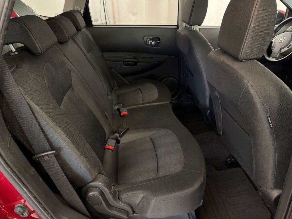 Nissan Qashqai+2 2012 Punainen