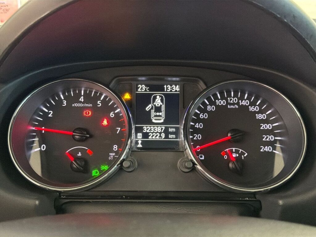 Nissan Qashqai+2 2012 Punainen