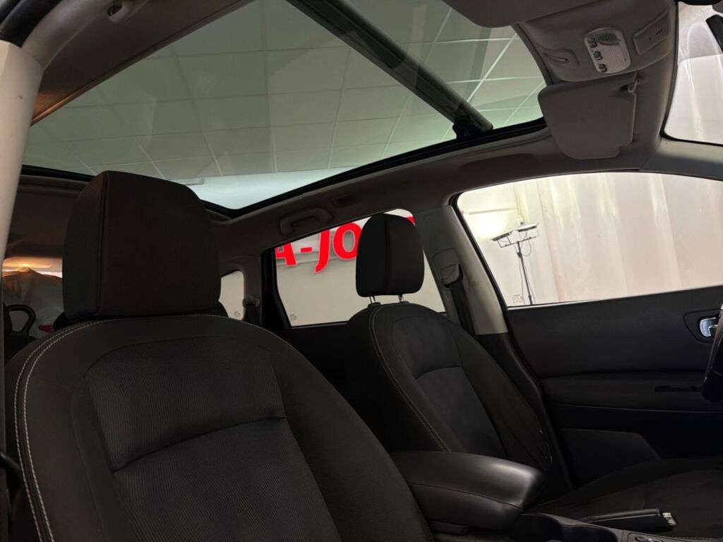 Nissan Qashqai+2 2012 Punainen