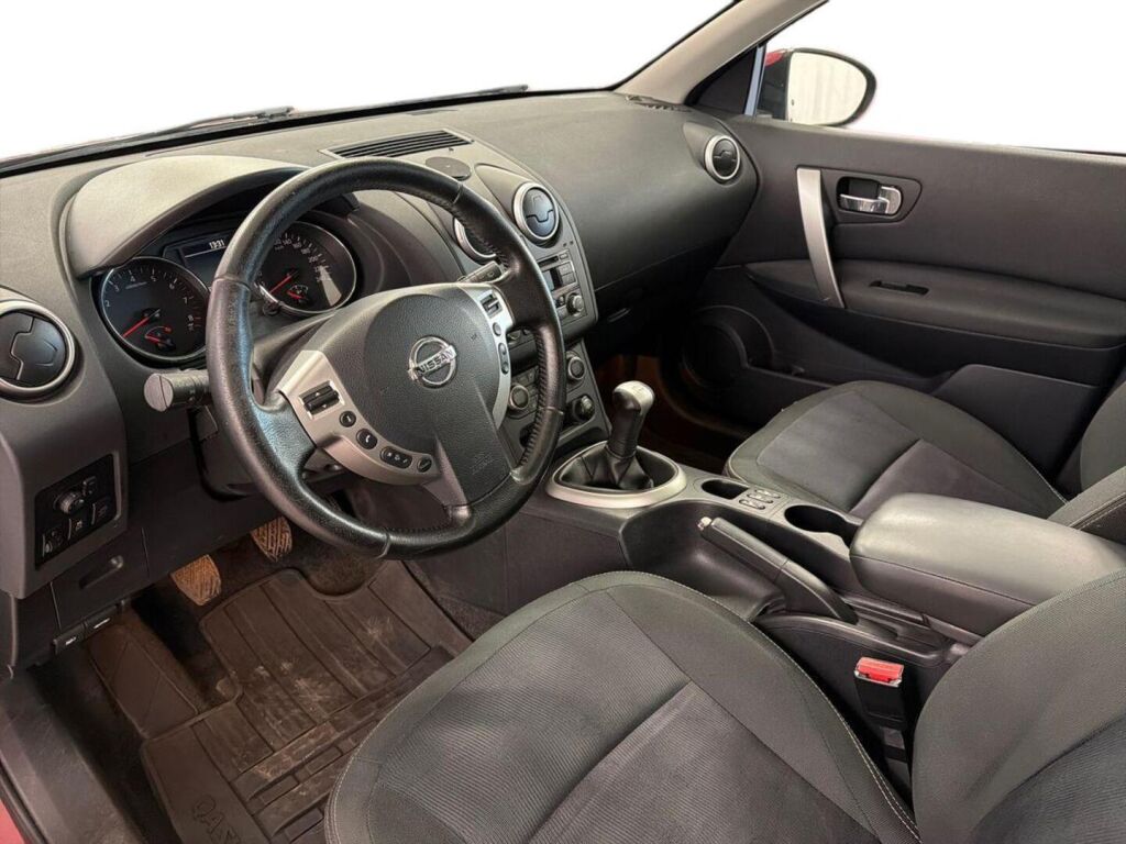 Nissan Qashqai+2 2012 Punainen
