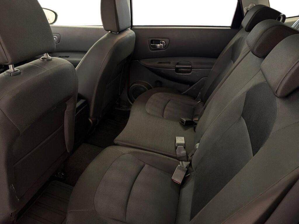 Nissan Qashqai+2 2012 Punainen