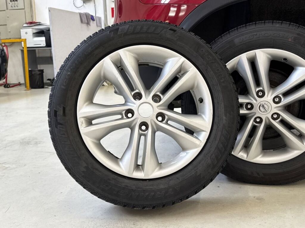 Nissan Qashqai+2 2012 Punainen