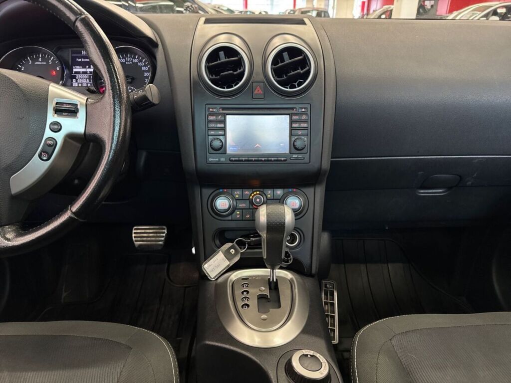 Nissan Qashqai+2 2012 Punainen